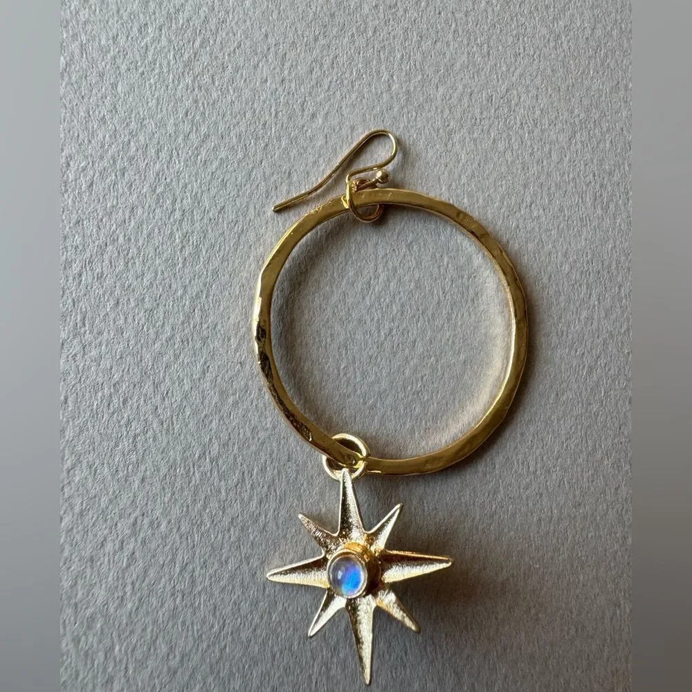 Gold Star Hoop Earrings M537 - Picture 3 of 3